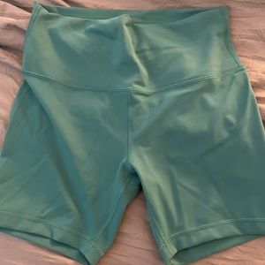 Lululemon wunder high rise shorts